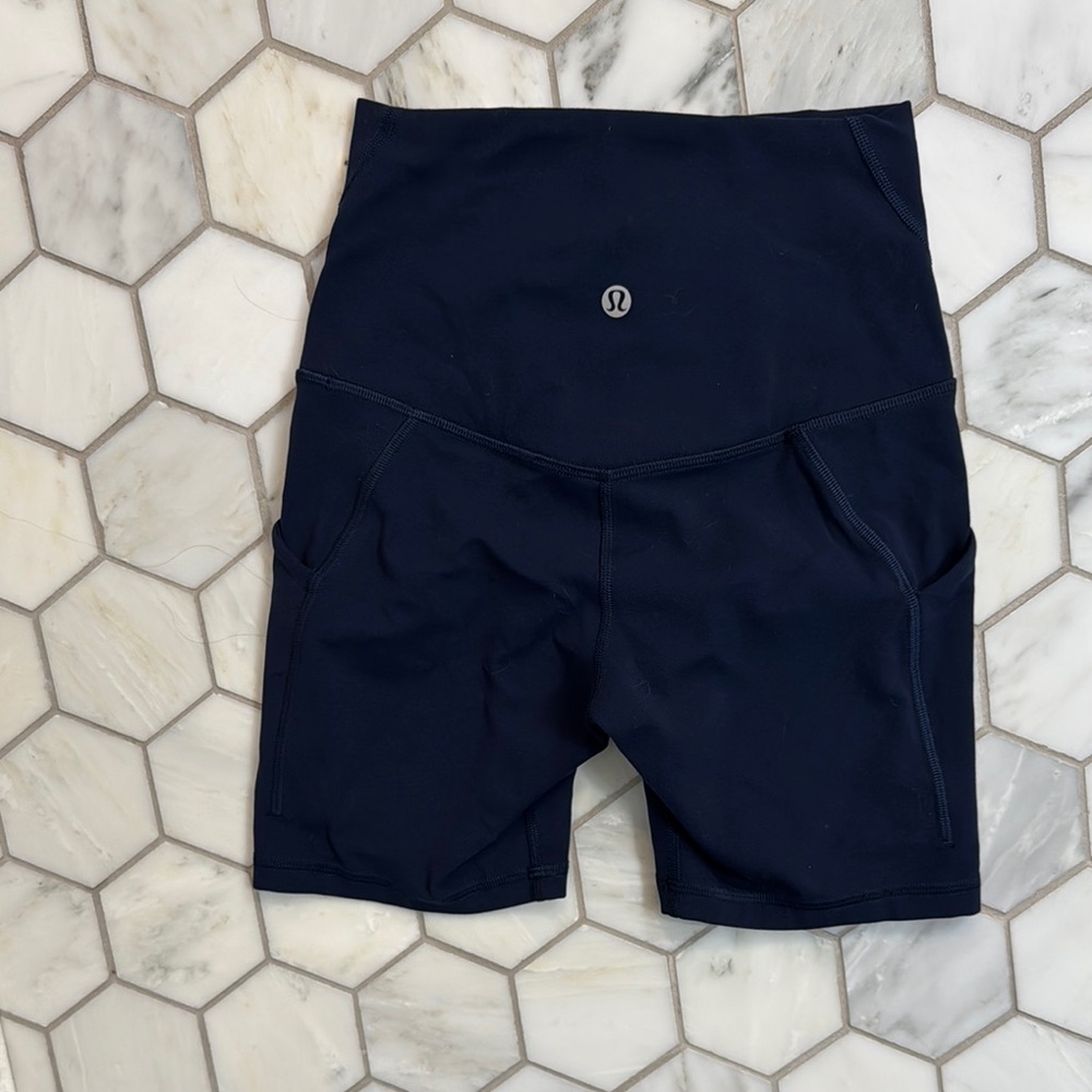 lululemon athletica Blue Bike Shorts High-Rise Align w/ Pockets 5 in inseam